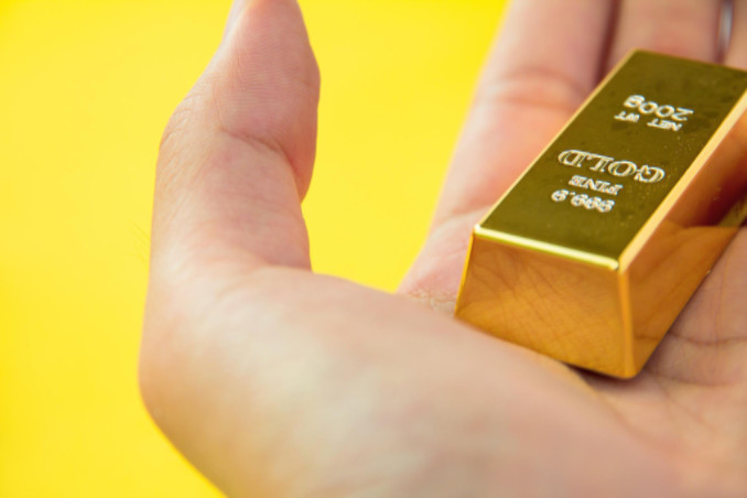 Gold bar in hand: Metals Wired Blog