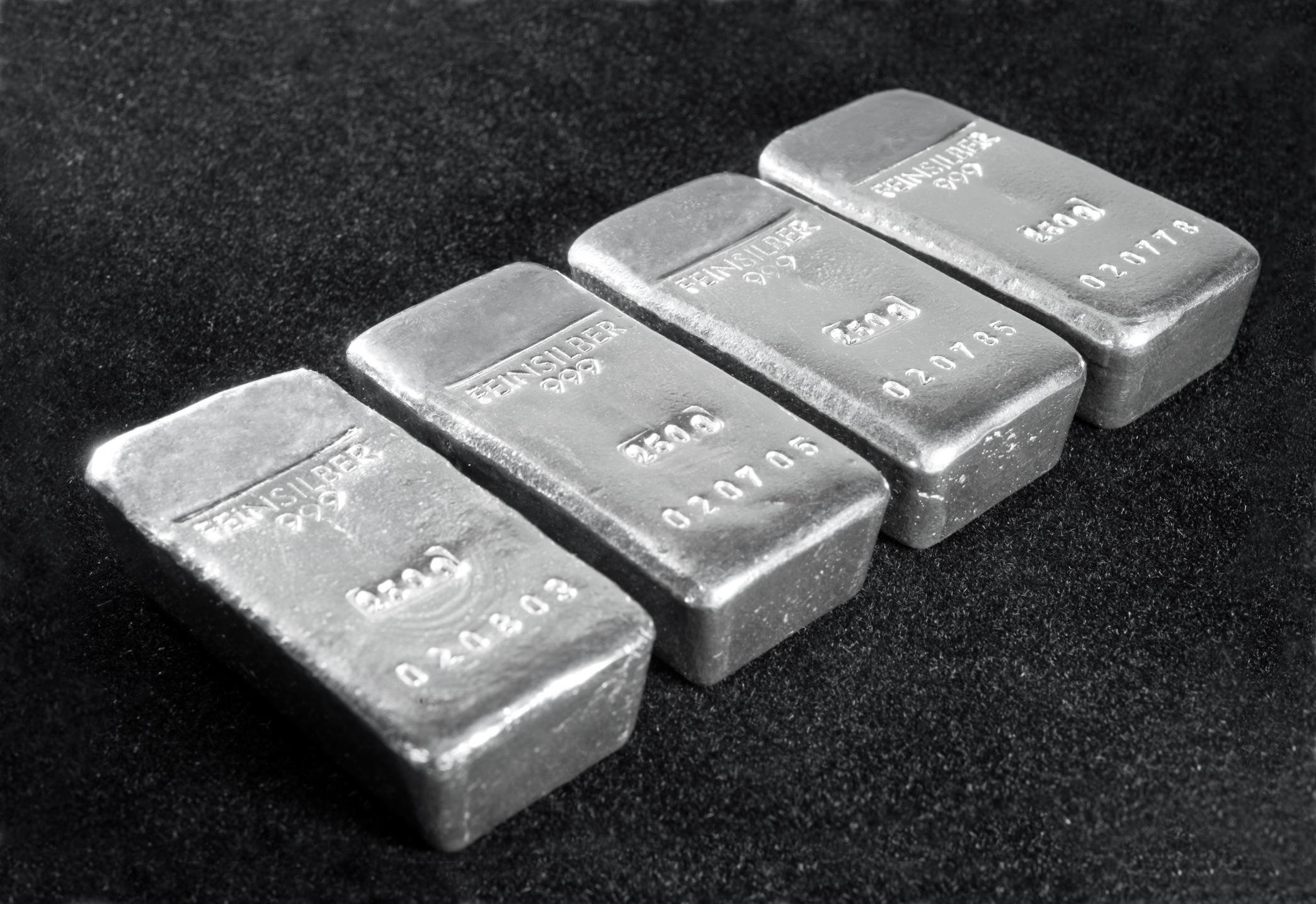 Платина маленький. Слиток серебра. Серебро драгоценный металл. Серебро металл слиток. Слиток платины.